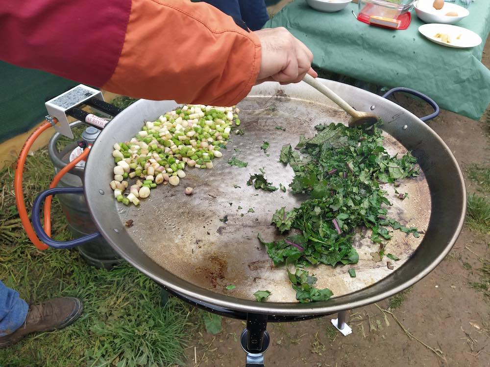 Parrillada de verduritas en La huerta de Riconatura, Parque Agroecológico Soto del Grillo (Rivas Vaciamadrid)