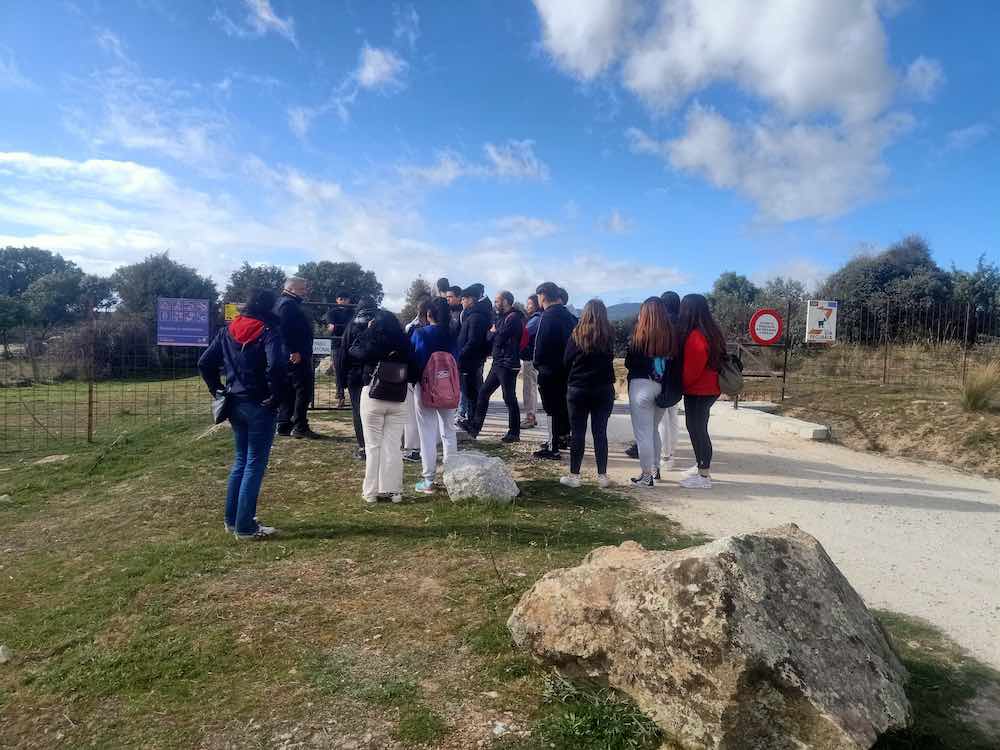 El grupo de la acción juvenil visita Suerte Ampanaera
